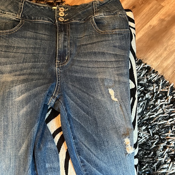 Kancan High Rise Flare denim Jeans. Size 11/29 - Picture 5 of 6